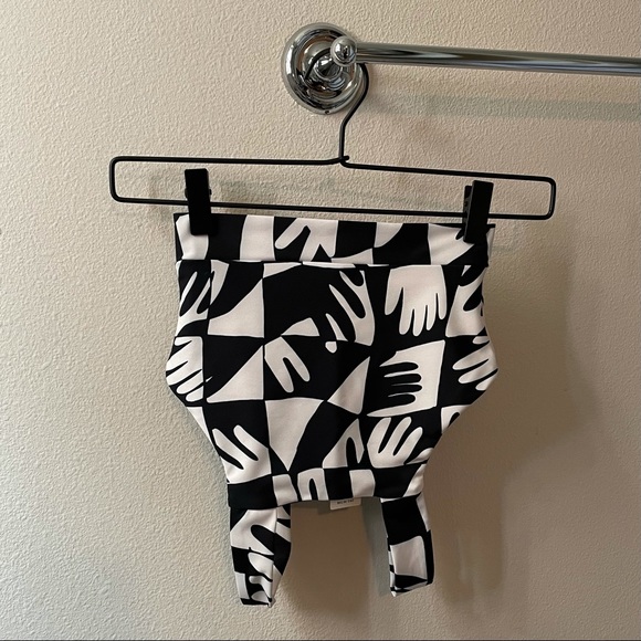 Anthropologie Tops - Anthropologie ani figures printed sports bra size XS